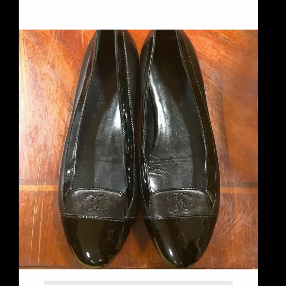Authentic Chanel CC logo ballerina flats Sz 37